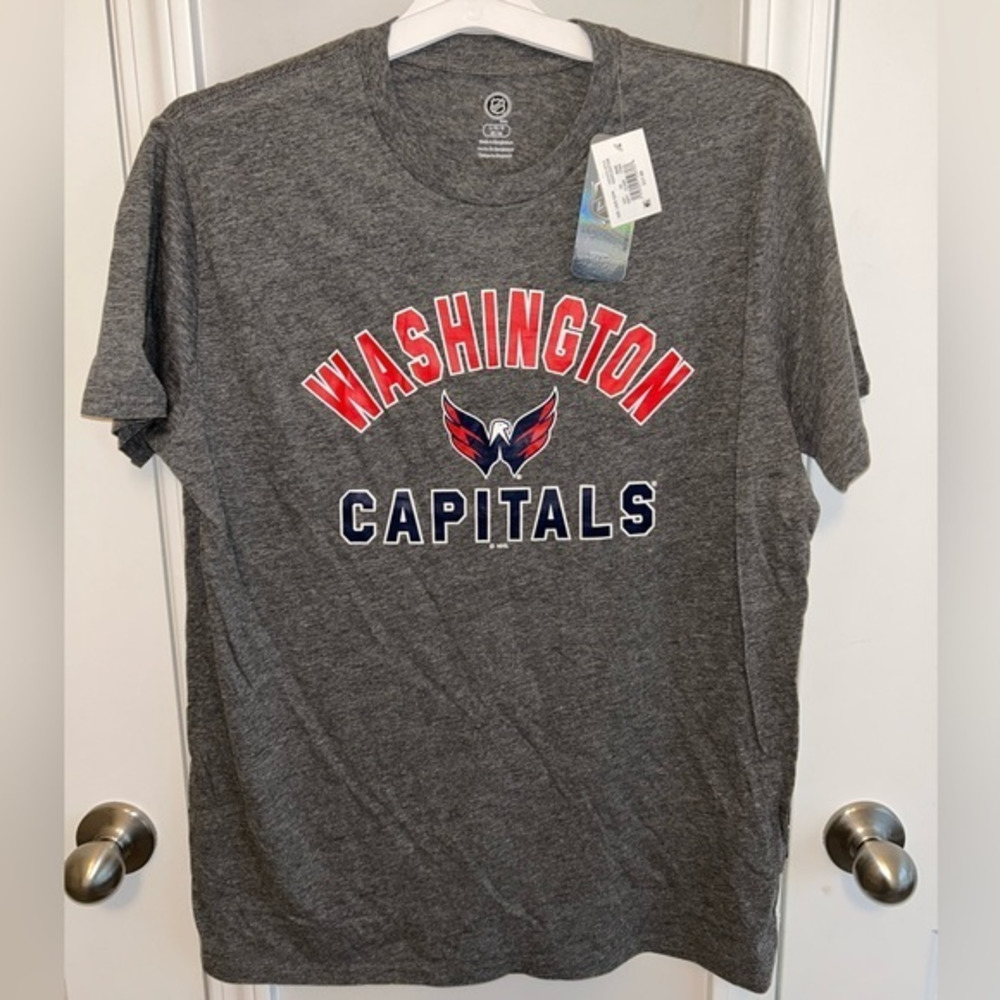 NWT Washington Capitals NHL licensed‎ tshirt - sz Large